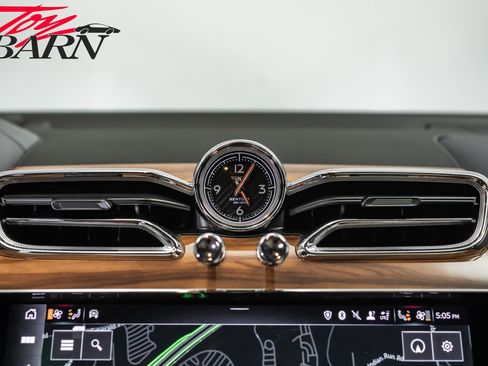 Used 2021 Bentley Bentayga image 43