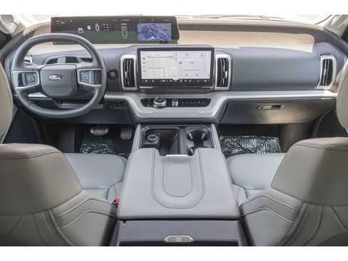 Used 2025 Ford Expedition Active AWD/4WD image 13