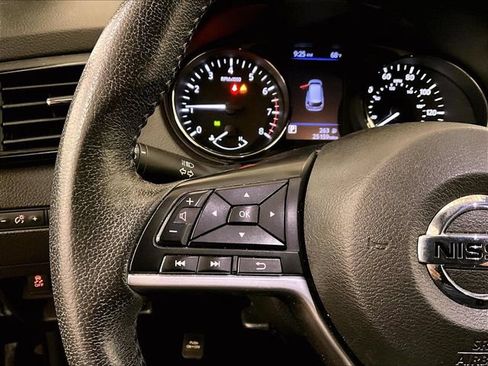 Used 2019 Nissan Rogue SV AWD/4WD image 17