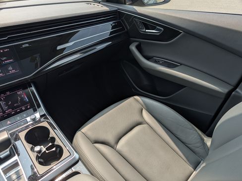 Used 2019 Audi Q8 Premium Plus w/ Premium Plus AWD/4WD image 14