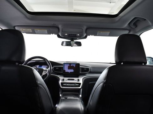 Used 2022 Ford Explorer XLT w/ Equipment Group 202A image 17