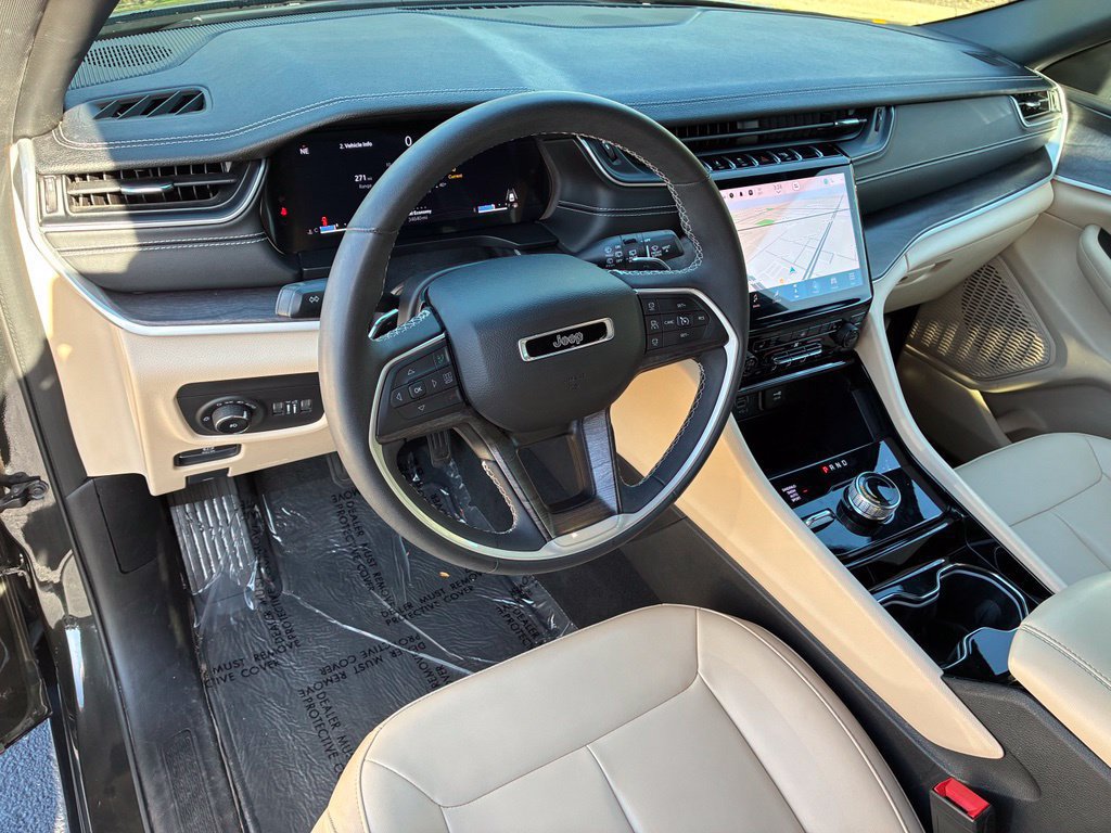 Used 2023 Jeep Grand Cherokee L Limited AWD/4WD image 16