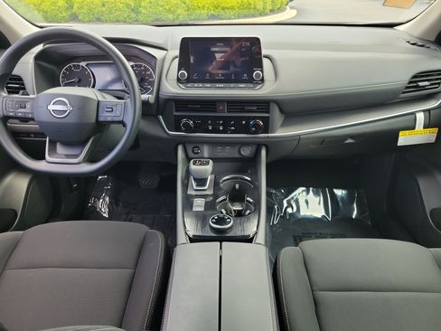 Used 2025 Nissan Rogue S AWD/4WD image 9