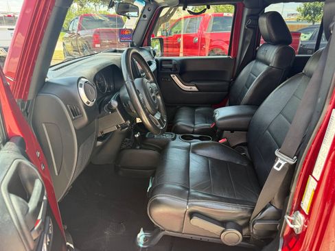 Used 2012 Jeep Wrangler Unlimited Sahara w/ Dual Top Group AWD/4WD image 12
