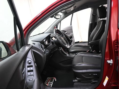 Used 2019 Chevrolet Trax LT w/ LT Convenience Package FWD image 7