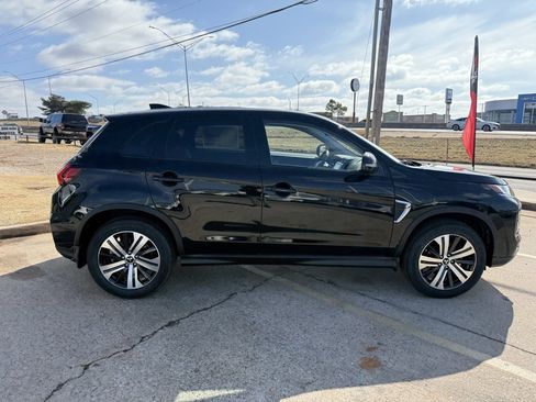 New 2026 Mitsubishi Outlander SEL image 9