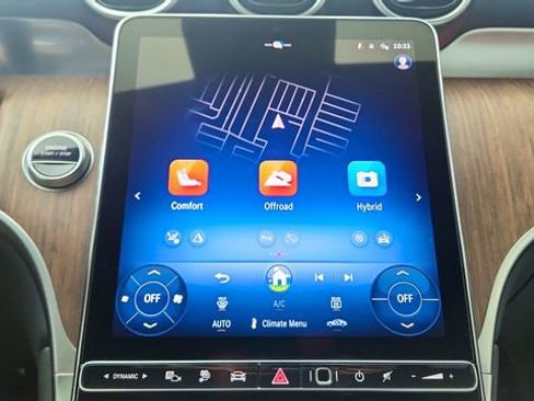 Used 2025 Mercedes-Benz GLC 350e 4MATIC w/ AMG Line image 53