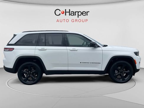 Used 2023 Jeep Grand Cherokee Altitude AWD/4WD image 2