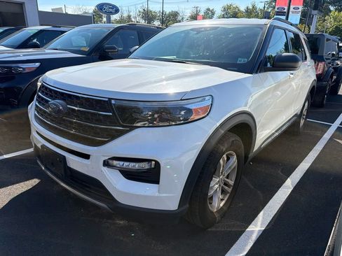 Used 2023 Ford Explorer XLT w/ Equipment Group 202A AWD/4WD image 2