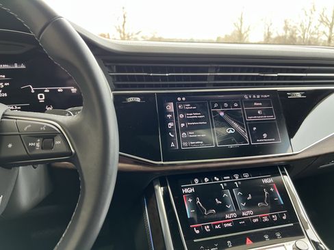 Used 2025 Audi Q7 3.0T Prestige image 32