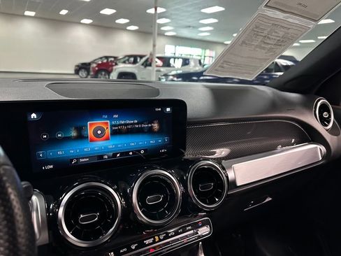 Used 2022 Mercedes-Benz GLB 250 image 20