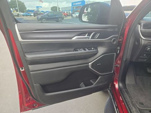 Used 2024 Jeep Wagoneer 4WD w/ Premium Group I image 8