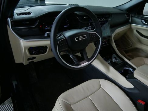 Used 2024 Jeep Grand Cherokee Limited 4xe w/ Luxury Tech Group II image 13