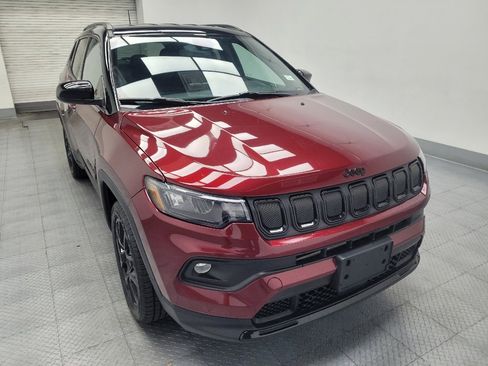 Used 2022 Jeep Compass Latitude FWD image 14