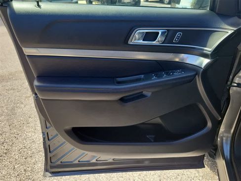 Used 2018 Ford Explorer XLT w/ Equipment Group 202A image 15