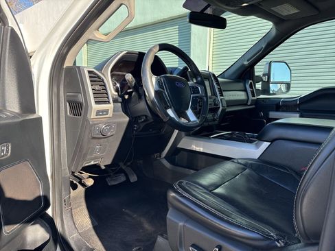 Used 2019 Ford F250 Lariat w/ Lariat Value Package image 5
