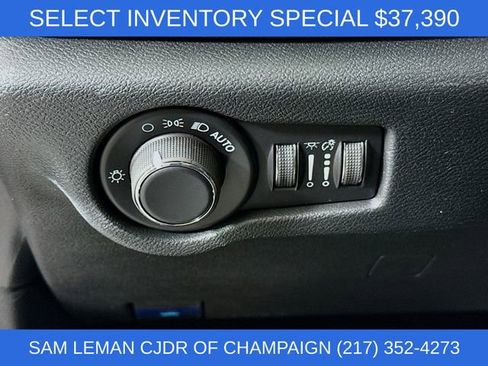 New 2026 Chrysler Voyager LX FWD image 10