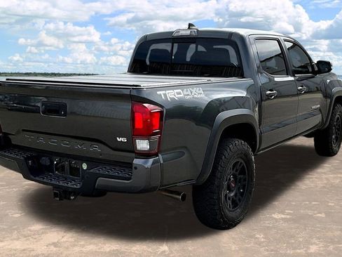 Used 2019 Toyota Tacoma TRD Off-Road w/ Technology Package image 11
