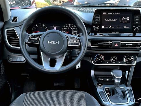 Certified 2023 Kia Seltos LX image 5