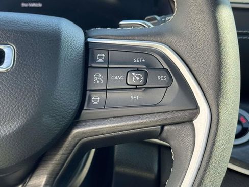 Used 2024 Jeep Grand Cherokee Limited AWD/4WD image 26
