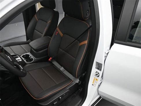 New 2026 GMC Canyon AT4 w/ AT4 Premium Package image 11