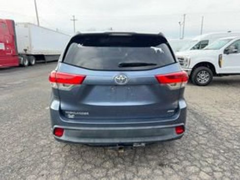 Used 2018 Toyota Highlander LE image 6