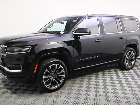Used 2022 Jeep Grand Wagoneer Series III w/ Rear Seat Video Group 1 AWD/4WD image 2