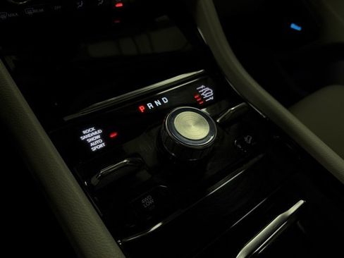 Used 2022 Jeep Grand Cherokee L Overland w/ Luxury Tech Group IV image 17