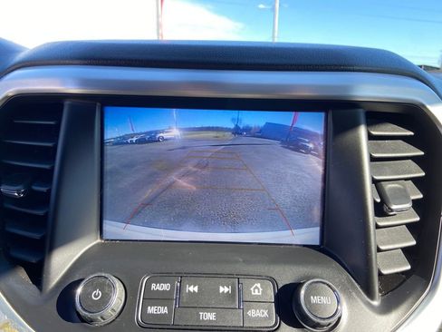 Used 2019 GMC Acadia SLE image 29