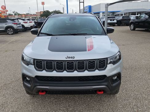 Used 2025 Jeep Compass Trailhawk AWD/4WD image 3
