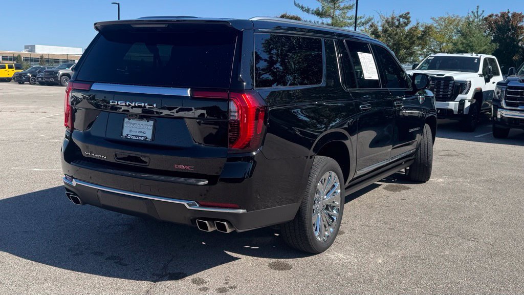 Used 2025 GMC Yukon XL Denali w/ Denali Reserve Package AWD/4WD image 2
