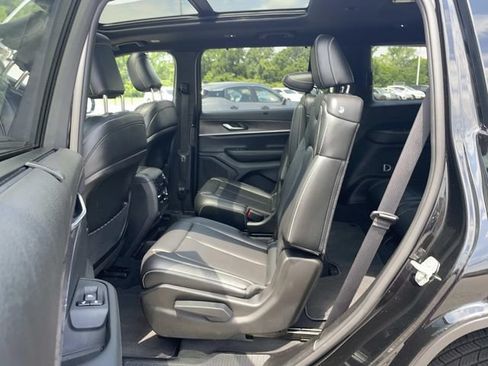 Used 2024 Jeep Grand Cherokee L Limited w/ Luxury Tech Group II AWD/4WD image 10