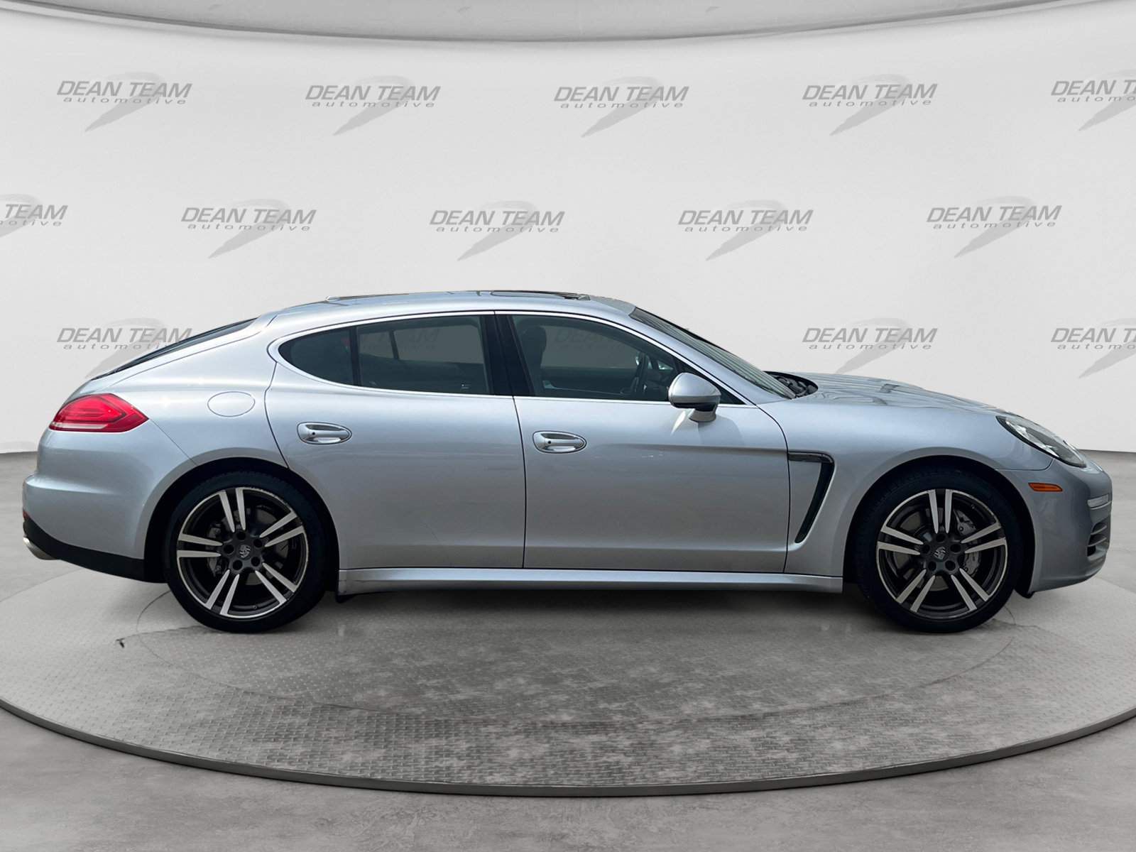 Used 2014 Porsche Panamera image 8