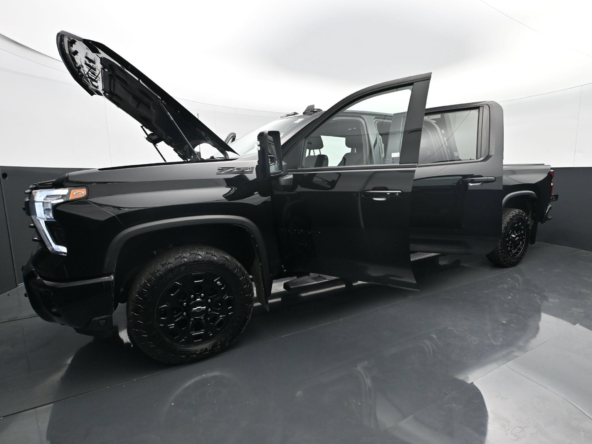 Used 2024 Chevrolet Silverado 2500 LTZ w/ LTZ Plus Package AWD/4WD image 30