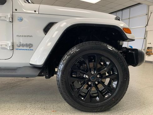 Certified 2024 Jeep Wrangler Unlimited Sahara w/ Safety Group AWD/4WD image 8