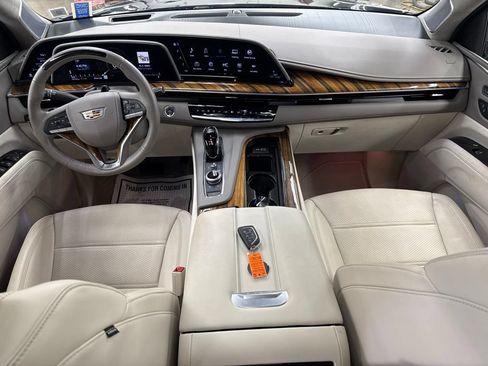 Used 2024 Cadillac Escalade Sport Platinum w/ LPO, ONYX Package AWD/4WD image 18