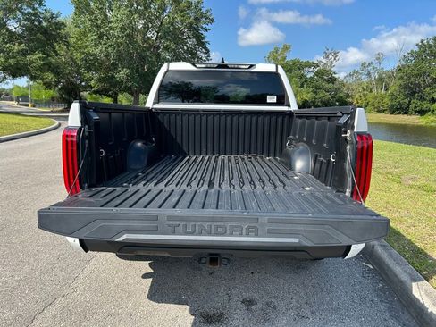Used 2022 Toyota Tundra SR5 w/ SR5 Convenience Package AWD/4WD image 10