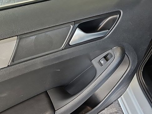 Used 2017 Volkswagen Jetta S image 21