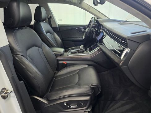 Used 2021 Audi Q8 Prestige w/ Prestige Package image 27