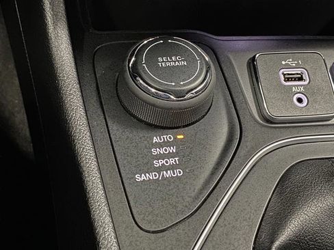 Used 2019 Jeep Cherokee Latitude Plus w/ Comfort/Convenience Group image 22