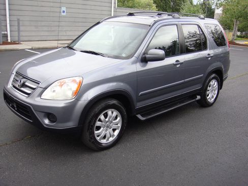 Used 2005 Honda CR-V SE image 2