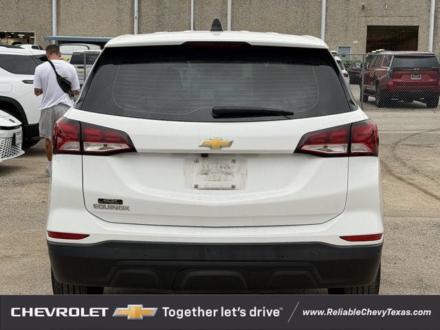 Used 2024 Chevrolet Equinox LS w/ Driver Confidence II Package FWD image 5