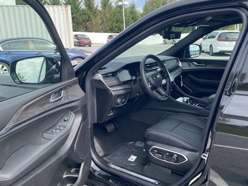 New 2025 Jeep Grand Cherokee Overland w/ Adv Protech Group III image 15