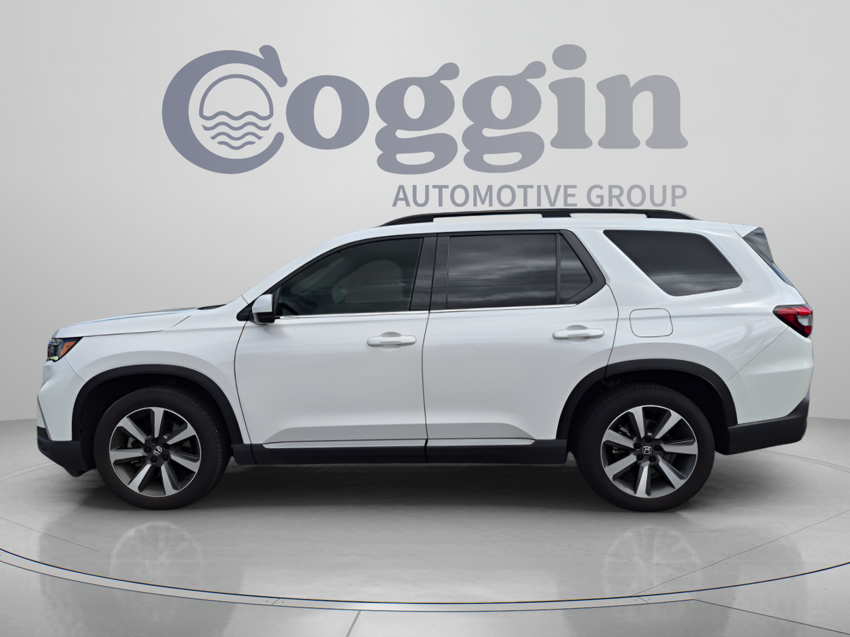 Used 2025 Honda Pilot Elite image 3