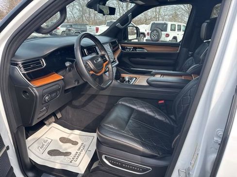 Used 2024 Jeep Grand Wagoneer L Series III AWD/4WD image 23