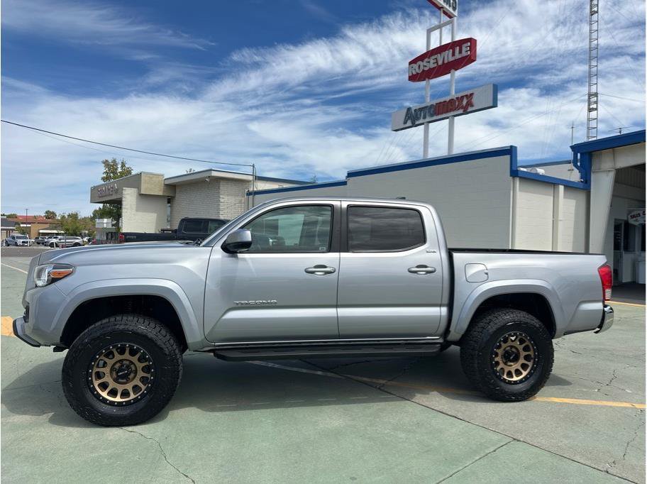 Used 2017 Toyota Tacoma SR5 w/ Tow Package AWD/4WD image 9