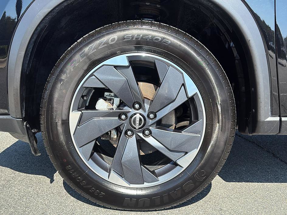 Certified 2025 Nissan Rogue SV AWD/4WD image 9