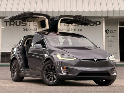 Used 2018 Tesla Model X 100D AWD/4WD image 2