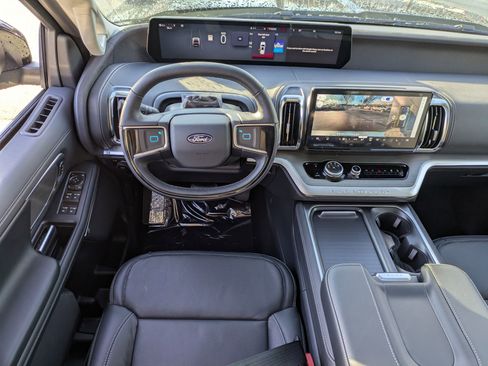 New 2025 Ford Expedition Max Platinum w/ Driver's Package image 30