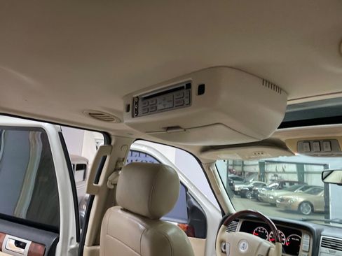 Used 2006 Lincoln Navigator Ultimate image 36